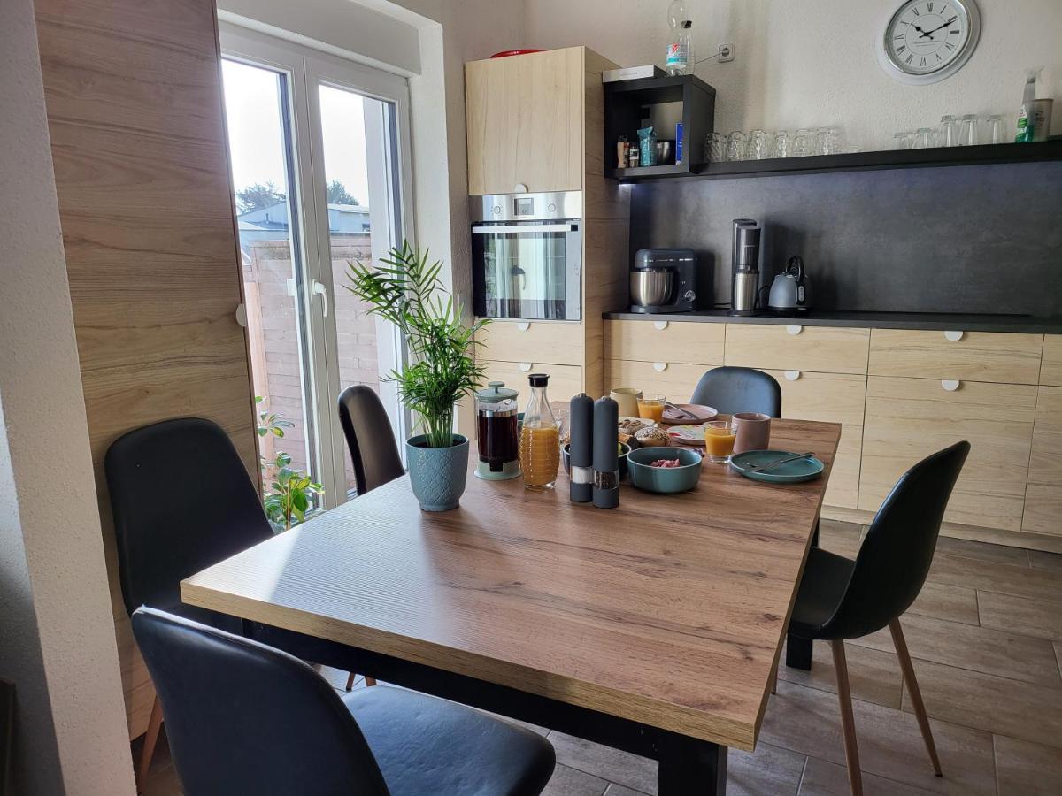 Modernes Behagliches Haus Mit Kamin, Terrasse Und Garten Magdeburgo Exterior foto